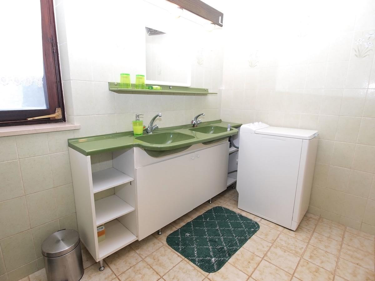 Apartments Dvorine 1210 Баньоле Екстериор снимка