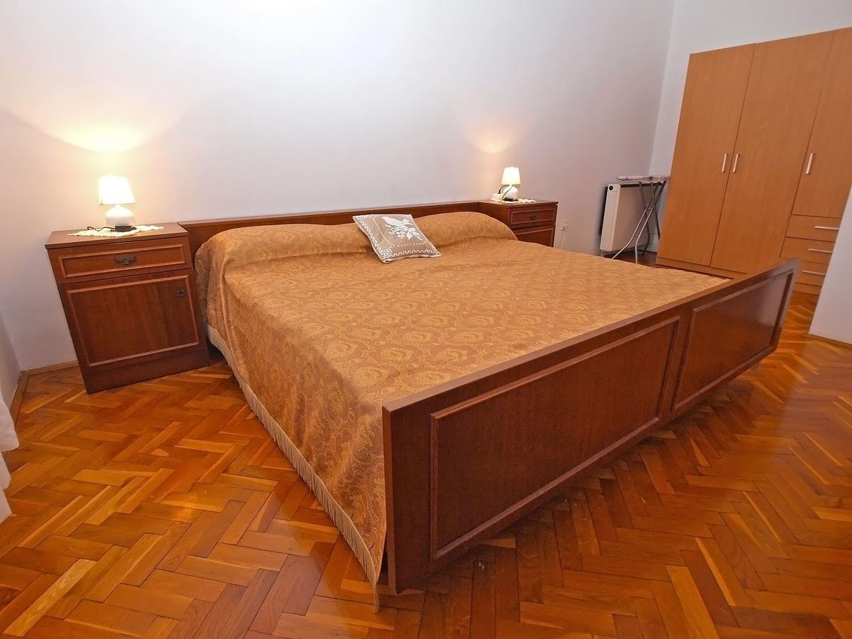Apartments Dvorine 1210 Баньоле Екстериор снимка