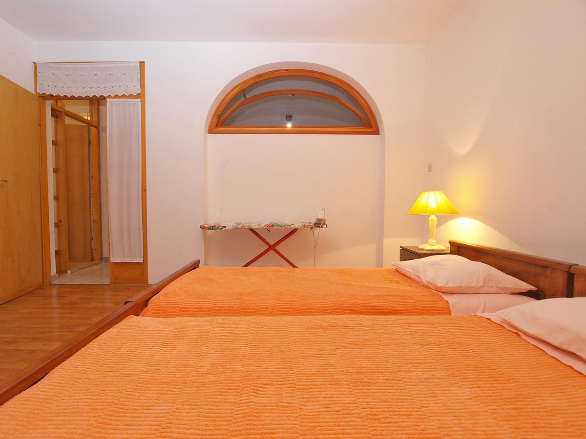 Apartments Dvorine 1210 Баньоле Екстериор снимка