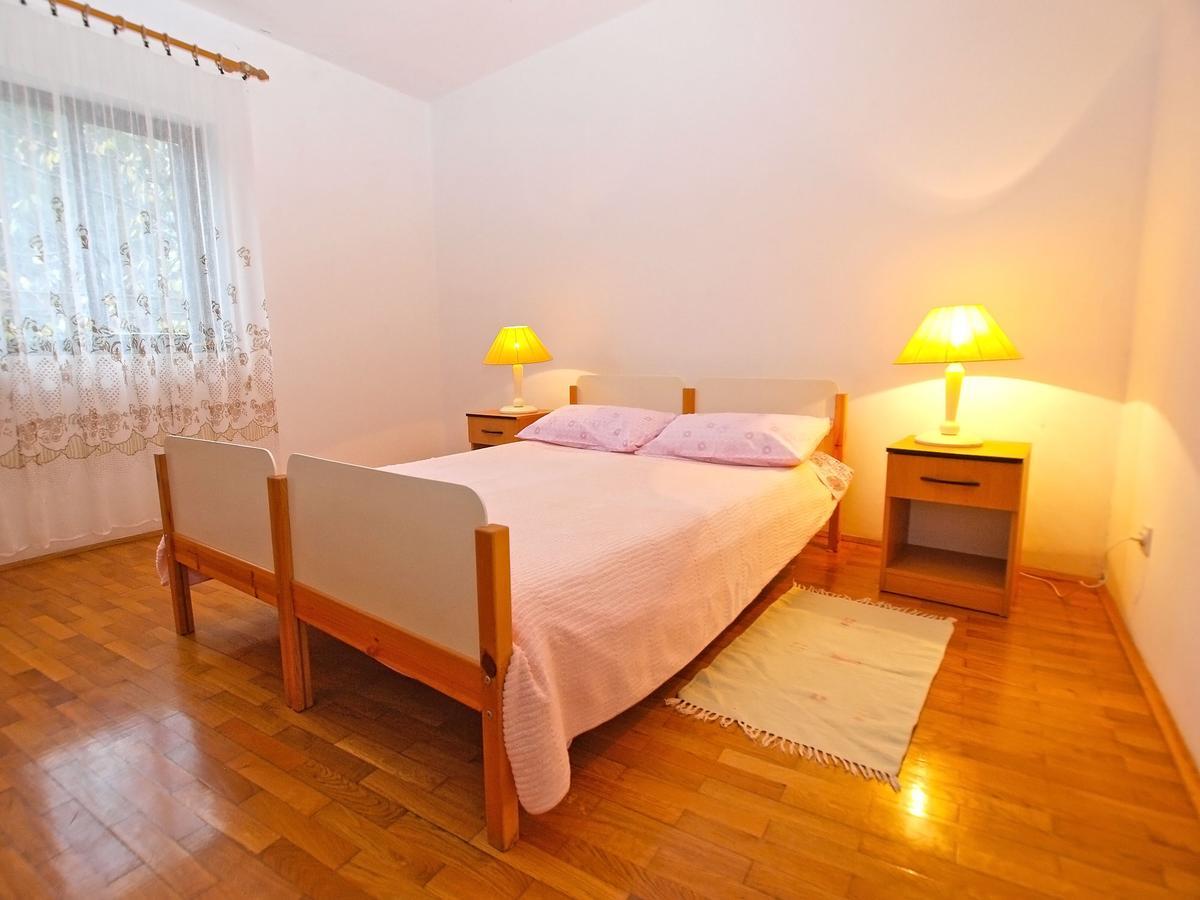Apartments Dvorine 1210 Баньоле Екстериор снимка