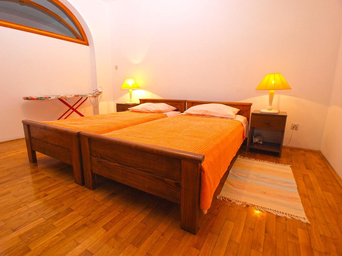 Apartments Dvorine 1210 Баньоле Екстериор снимка