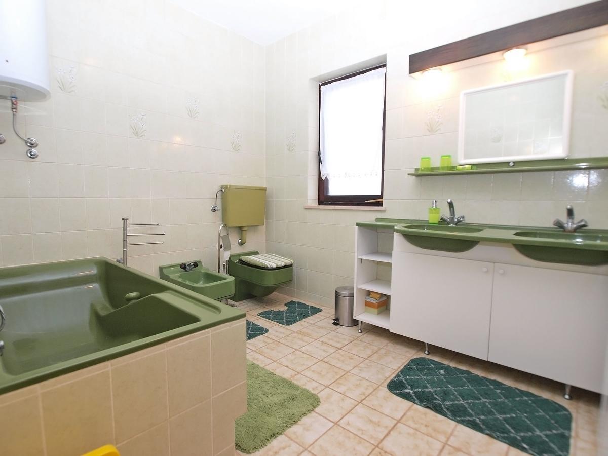 Apartments Dvorine 1210 Баньоле Екстериор снимка
