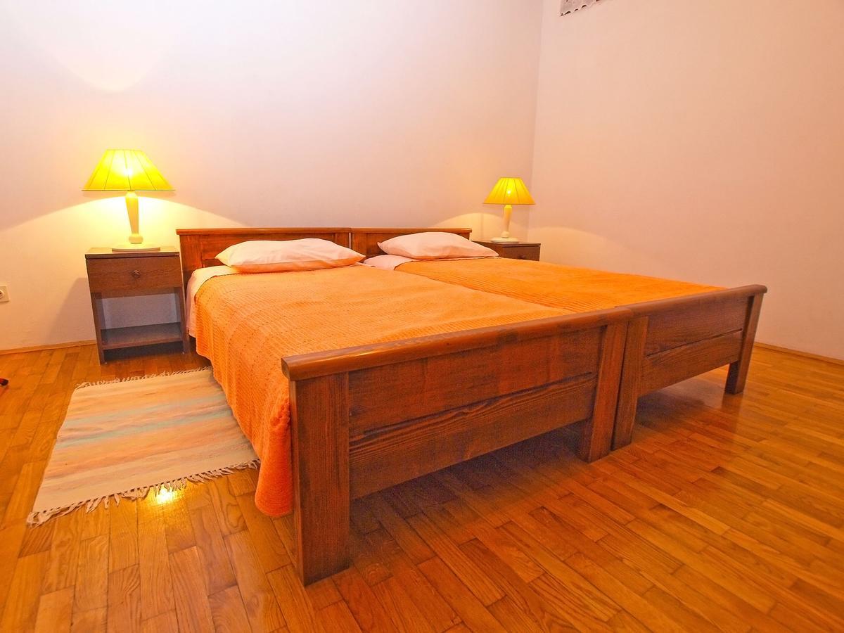 Apartments Dvorine 1210 Баньоле Екстериор снимка