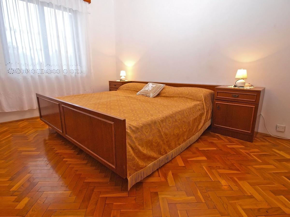 Apartments Dvorine 1210 Баньоле Екстериор снимка